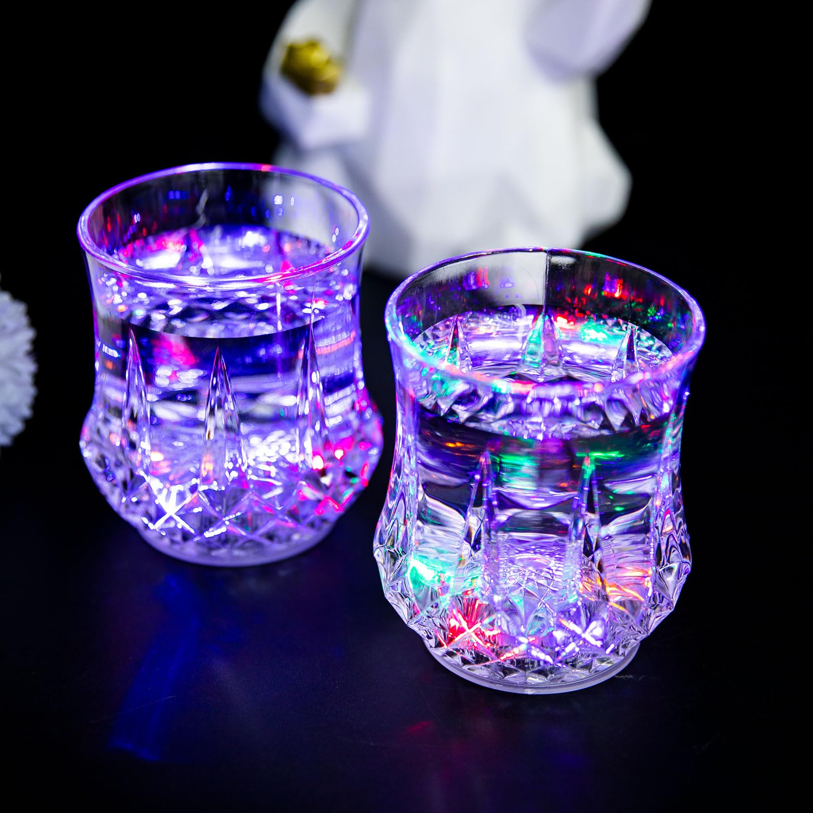 Copa LED ENUOLI con brillo vibrante para eventos nocturnos.