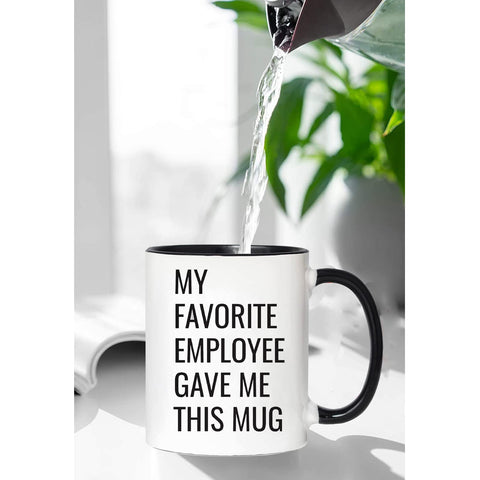 Taza WOHR de Eooasiy sobre la mesa de oficina, perfecta para empezar la jornada.
