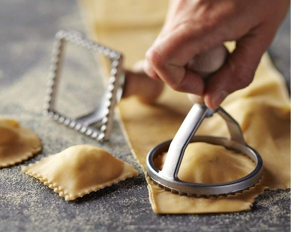 Diseño italiano y mango de haya para experiencia de pasta casera.