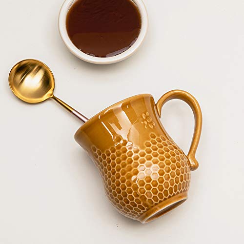 Espicades: acabado marrón brillante que realza el café o té diario.
