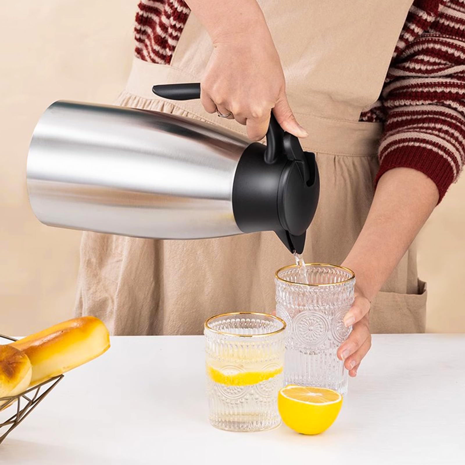 Diseño ergonómico Essenya con mango cómodo para verter con control