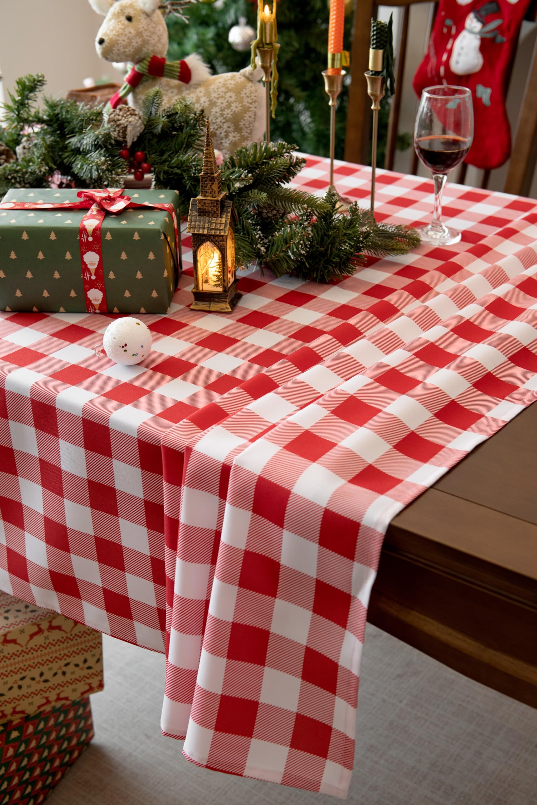 Mantel Essifunia cuida las superficies de la mesa sin esfuerzo.