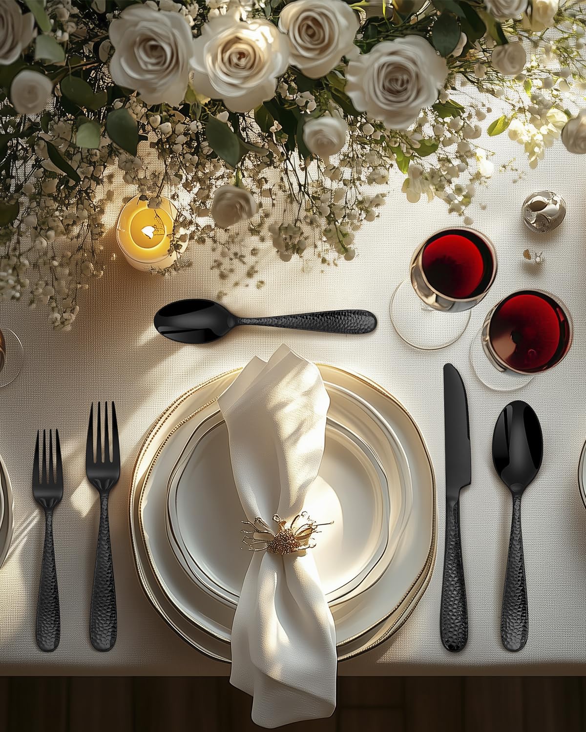 Conjunto de cubiertos brillo espejo negro martillado EUIRIO, añade elegancia a la mesa.