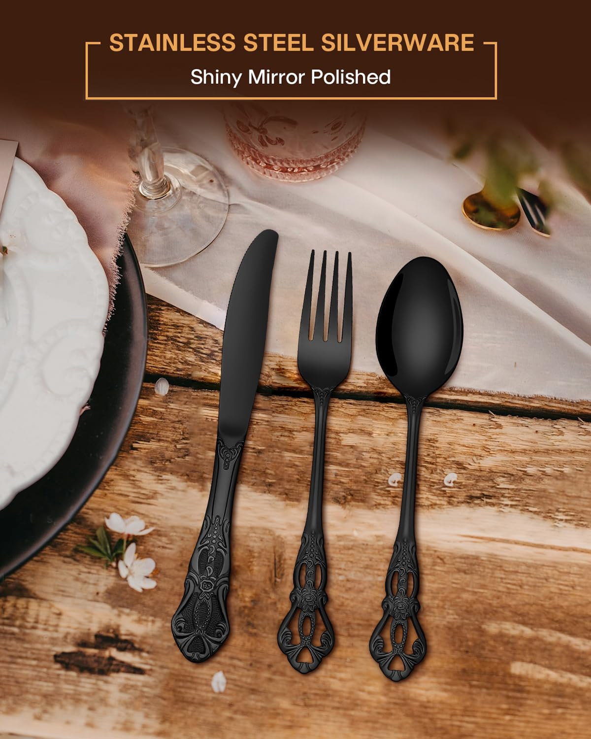 Detalle de la mesa con cubiertos EUIRIO, ideal para cenas especiales.