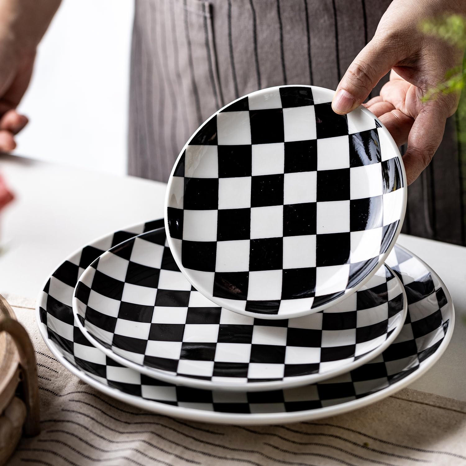 Diseño minimalista que complementa cualquier decoración, desde cena casual hasta evento especial de Euisail.