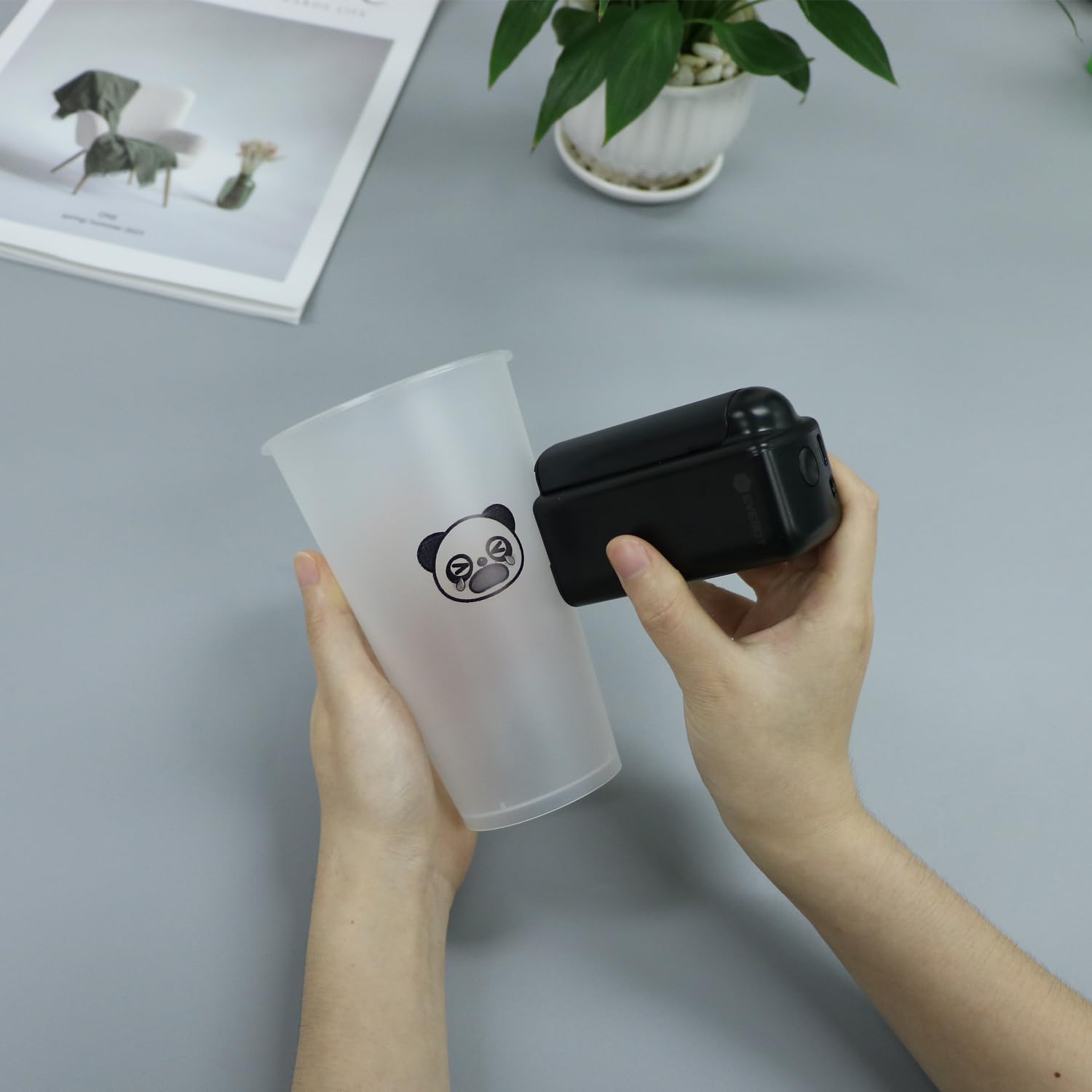 EVEBOT vista frontal del dispositivo mostrando controles y diseño ergonómico
