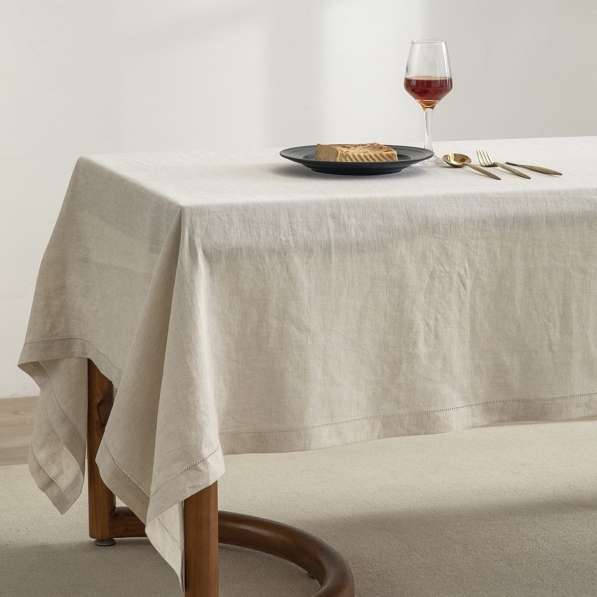 Mantel EVERLY para uso en interiores, mesa de comedor sofisticada.