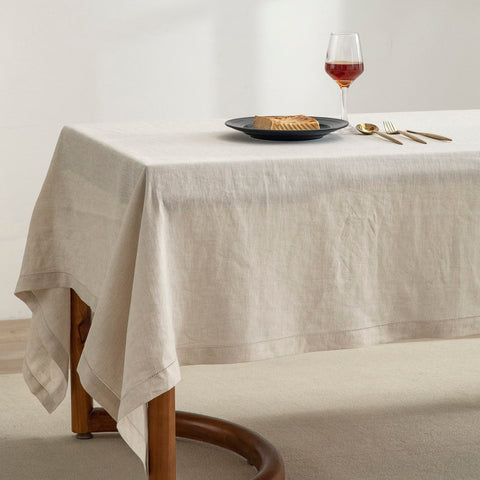 Mantel EVERLY para uso en interiores, mesa de comedor sofisticada.