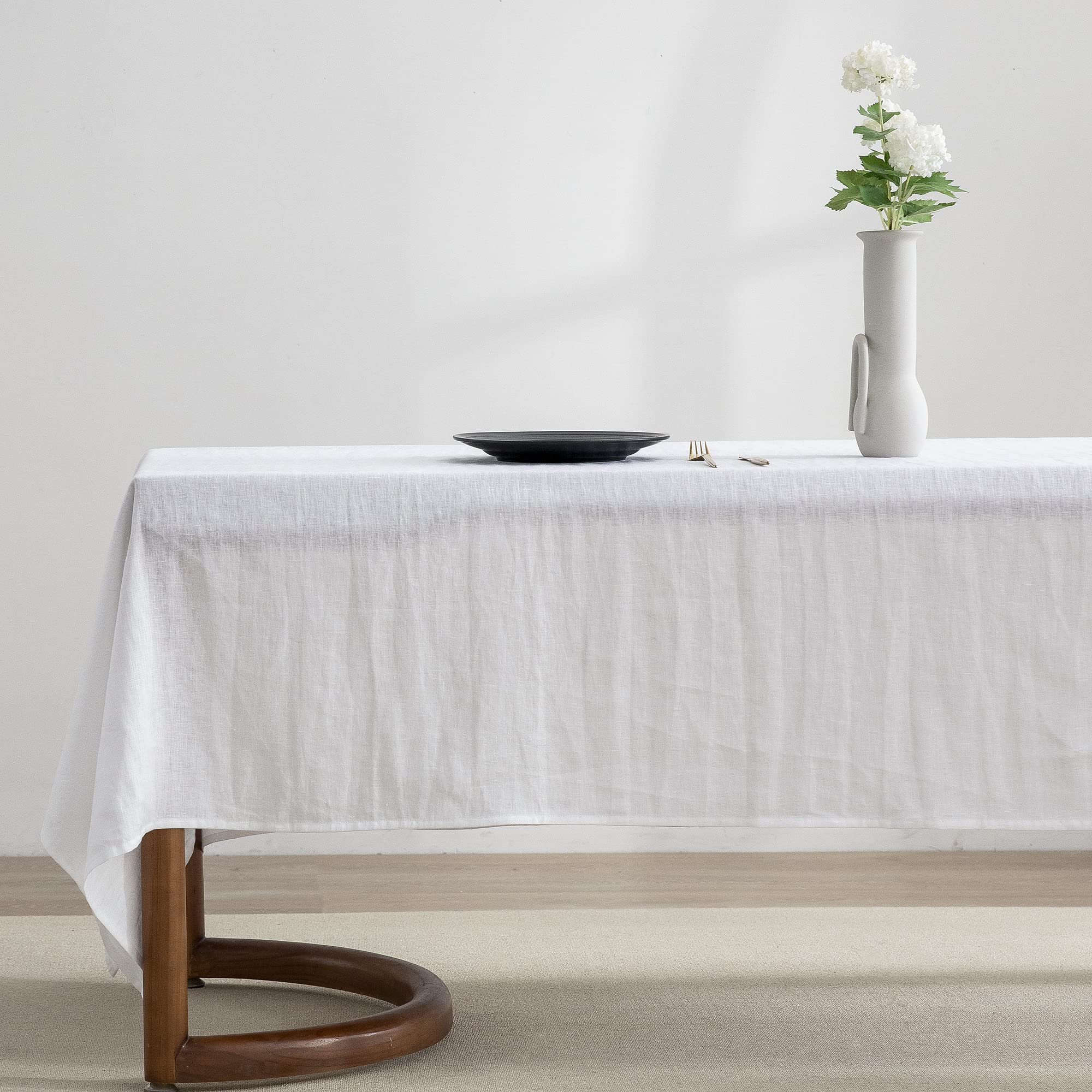 Everly mantel lino rectangular 60x120, frente, acabado suave para mesa de comedor.