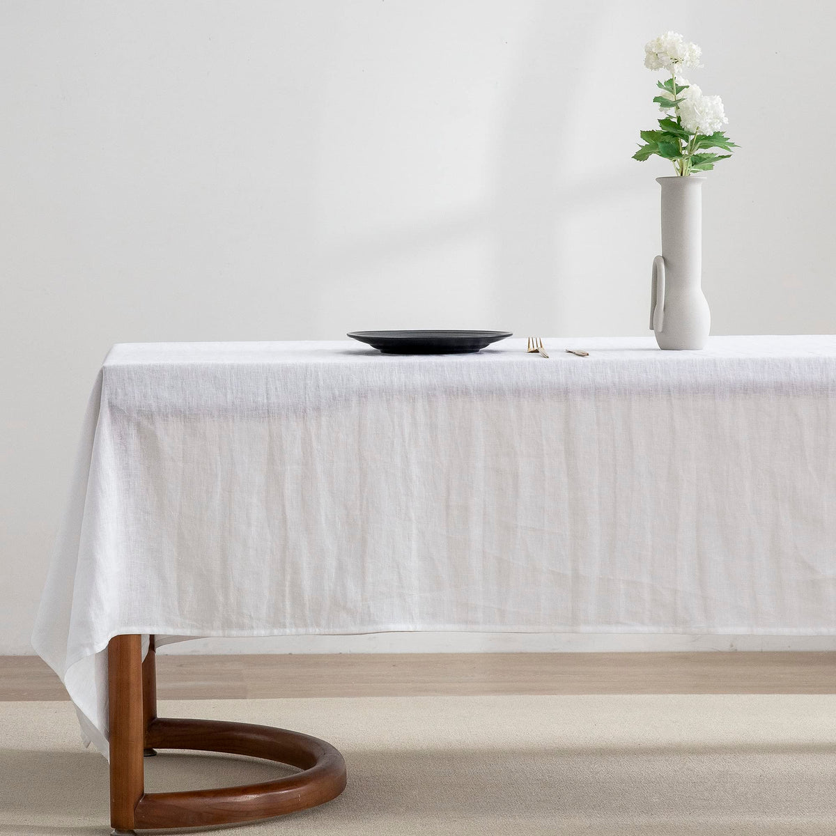 Everly mantel lino rectangular 60x120, frente, acabado suave para mesa de comedor.