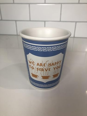 Detalle del borde elevado y la costura en la taza cerámica.