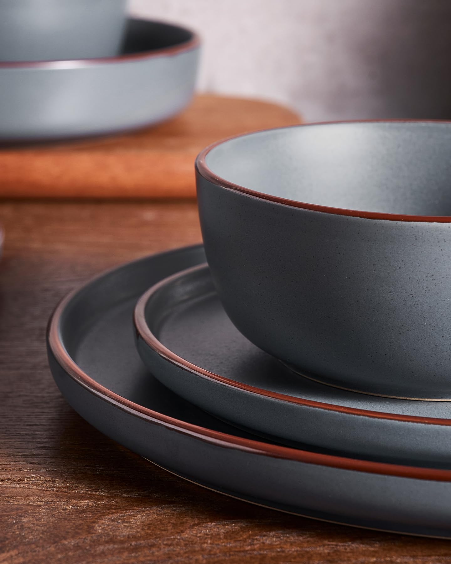 Tazón cereal Famiware Mercury con borde artesanal, perfecto para desayunos.