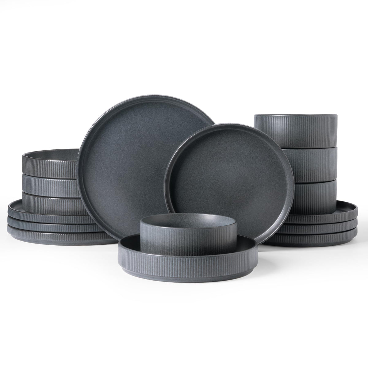 Famiware Star plato de cena ribeteado mate, ideal para cenas elegantes.