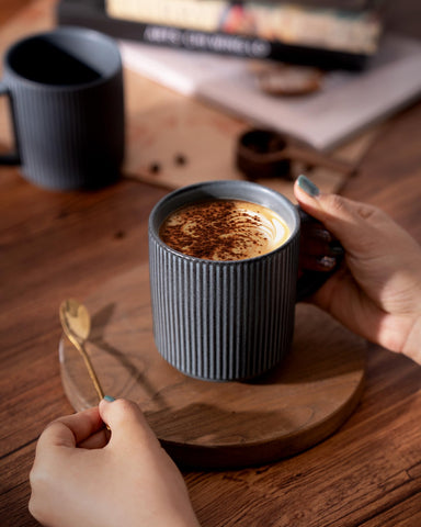 Taza famiware para uso diario en casa para café, té o cacao.