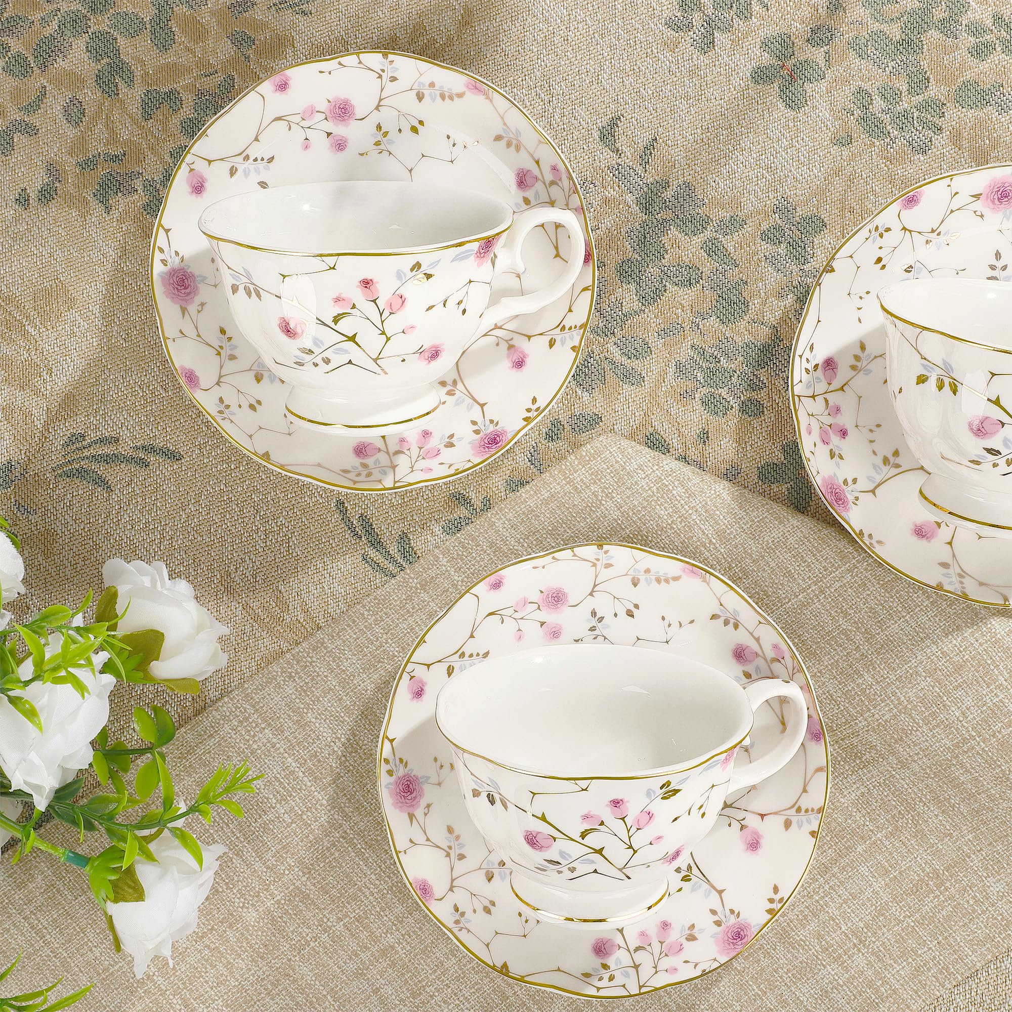 Fanquare platillos oro floral para complementar las tazas.