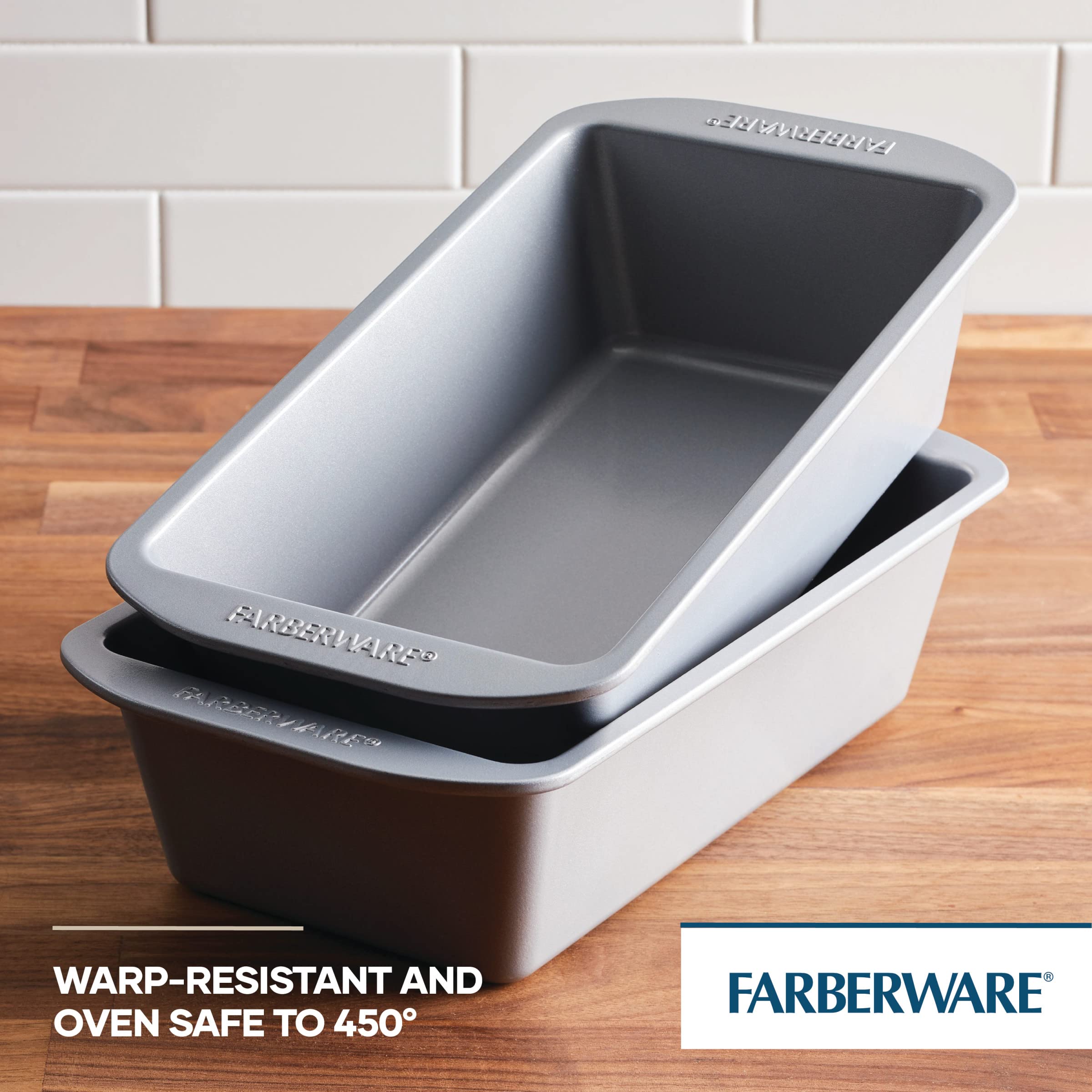 Farberware GoldenBake: molde duradero de acero para uso prolongado.