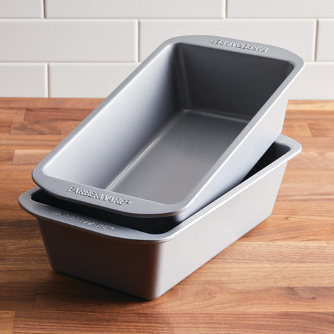 Farberware GoldenBake: molde rectangular 9x5 antiadhesivo para recetas variadas.