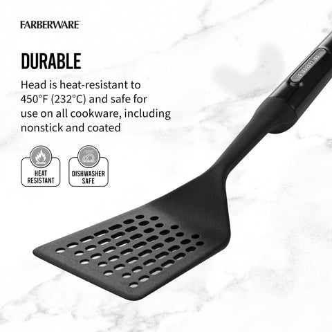 Mango ergonómico Farberware para un agarre cómodo durante la cocina.