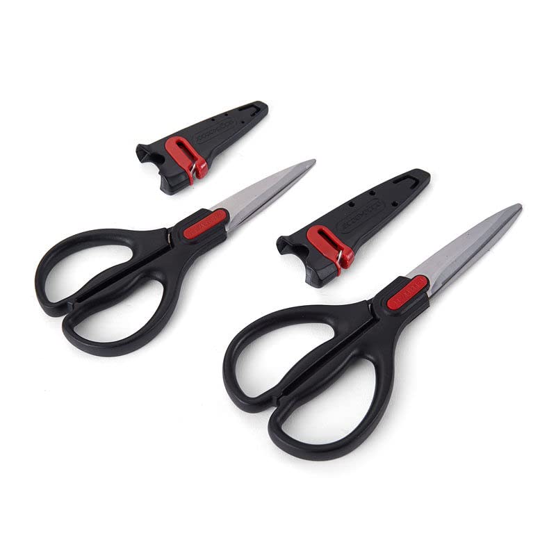 Tijeras Farberware cortando cuerda de cocina con precisión.