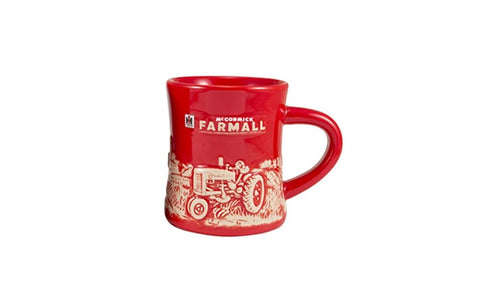 Taza Farmall M con emblema, ideal como regalo para entusiastas.