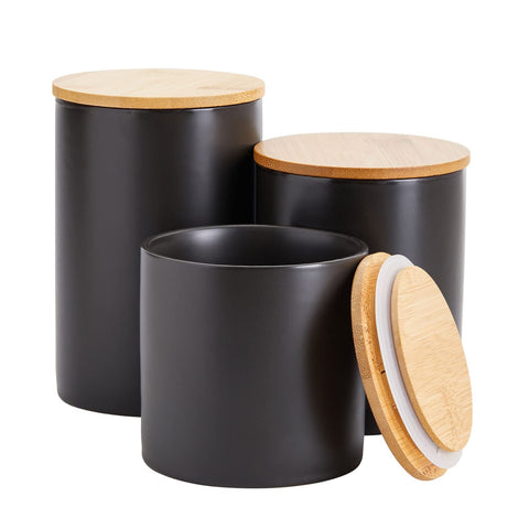 Farmlyn Creek conjunto de 3 botes cerámicos negro mate sobre encimera para organizar despensa con estilo.