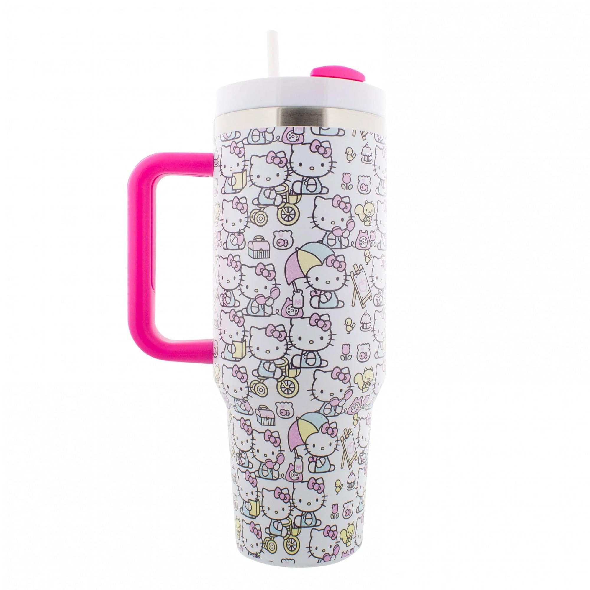 Uso diario o viaje, el vaso Fast Forward Hello Kitty acompaña tus bebidas favoritas.