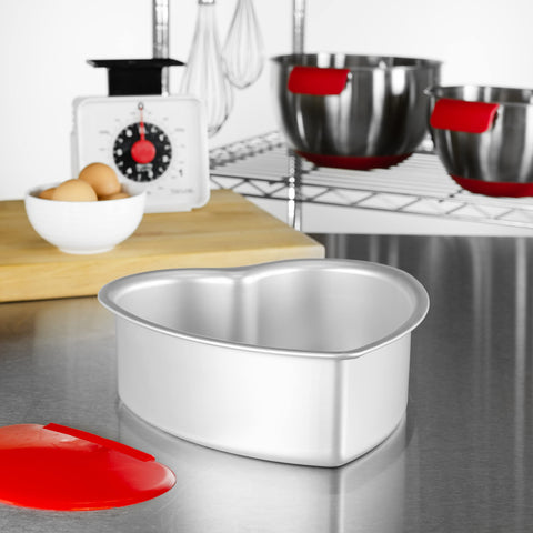 Fat Daddio's pan-corazon-8x3 tamaño 8x8 pulgadas y versátil para varias recetas.