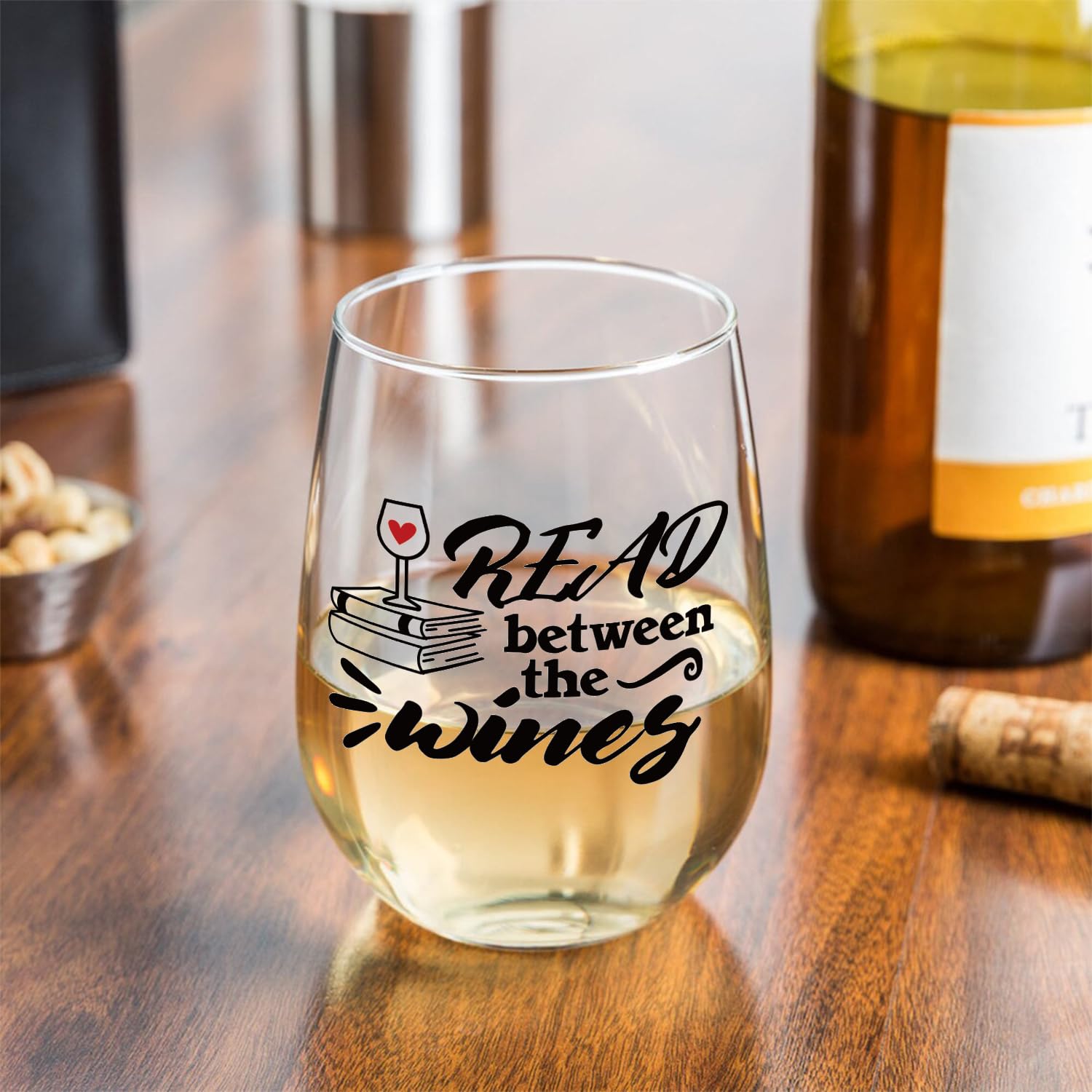Fatbaby detalle de diseño único en vaso de vino para lectores.