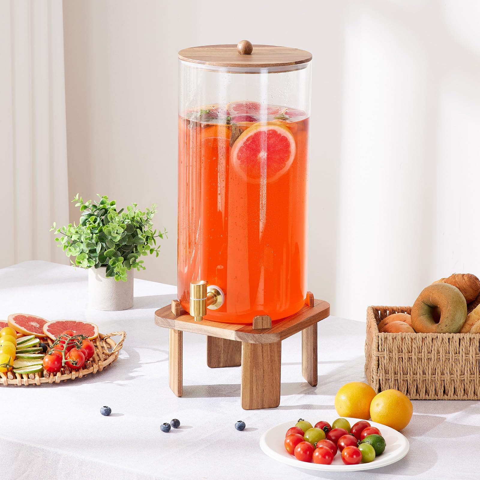 Dispensador apto para refrigerador para bebidas frías y refrescantes.