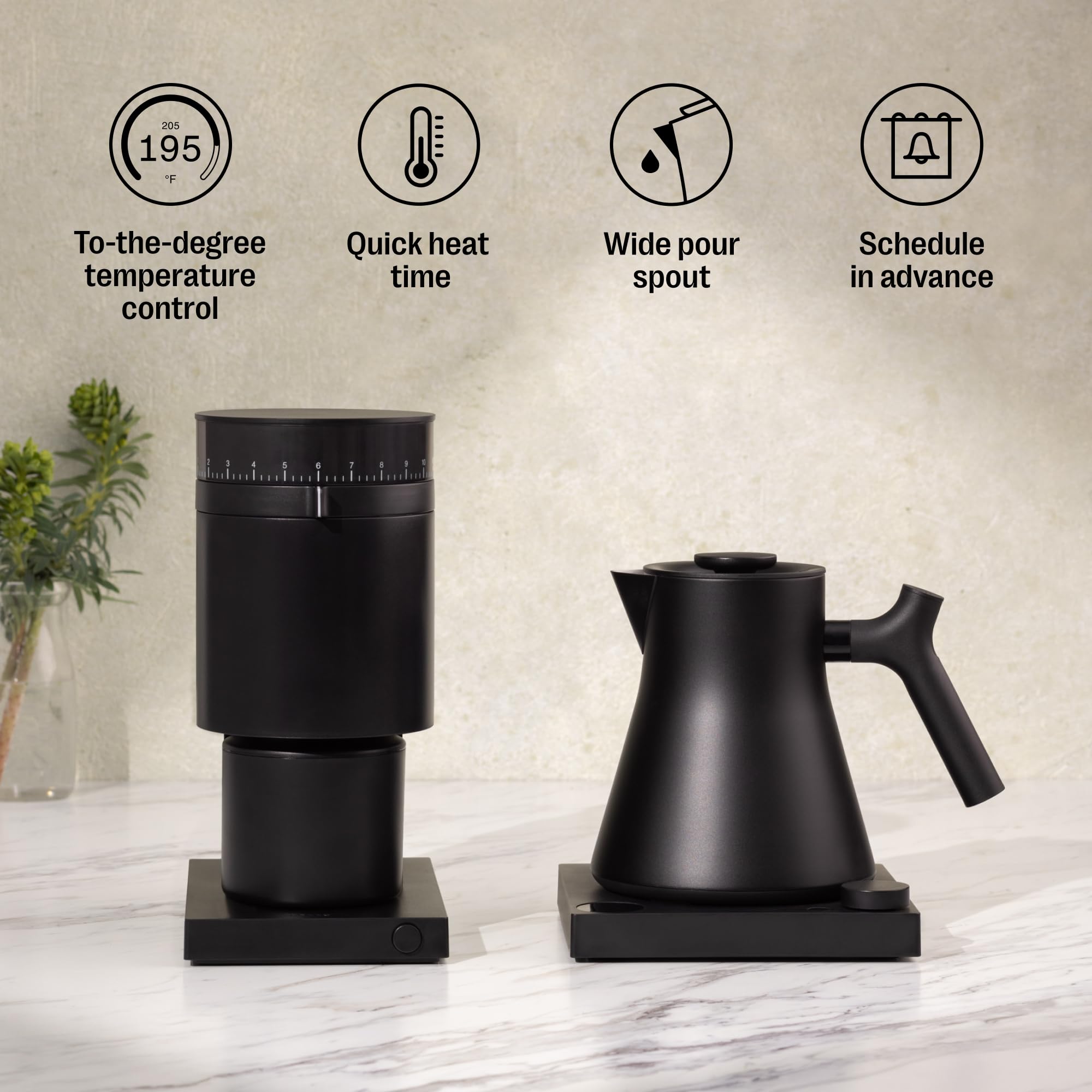 Boquilla amplia para verter con control y rapidez durante el té.