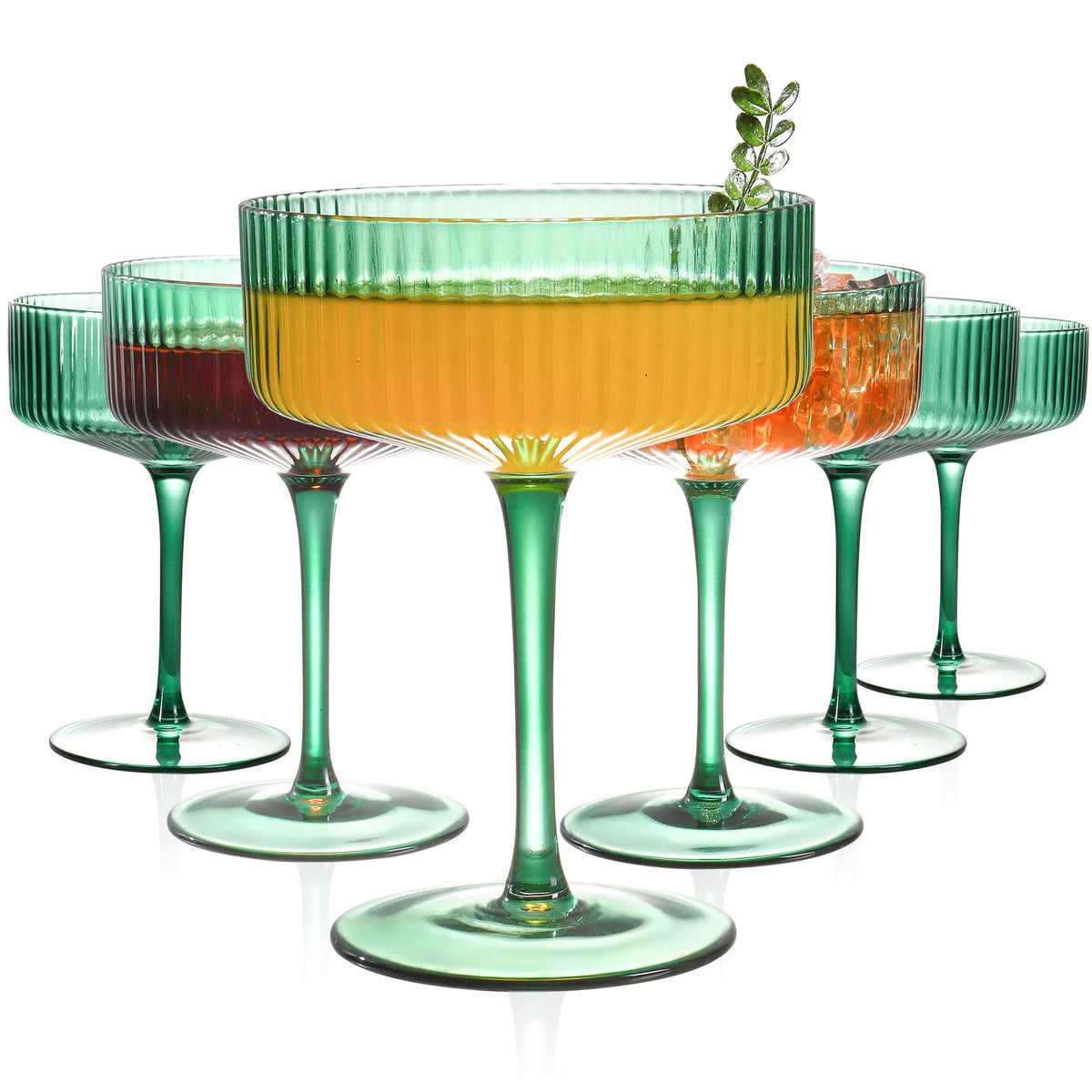 Vaso martini ribbed de FERAHI 10 oz en verde, ideal para cócteles.