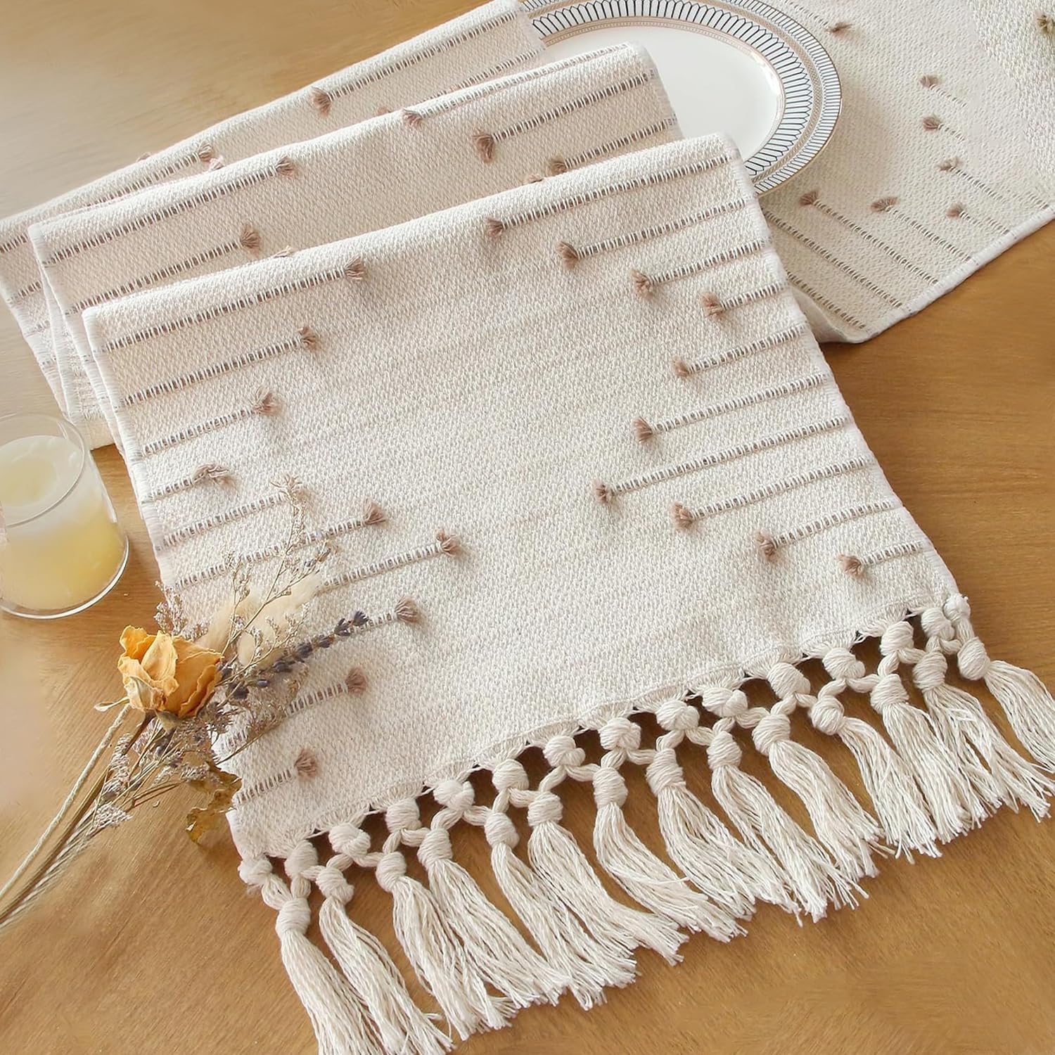 FEXIA camino de mesa bohemio con borlas para mesa, añade calidez artesanal.