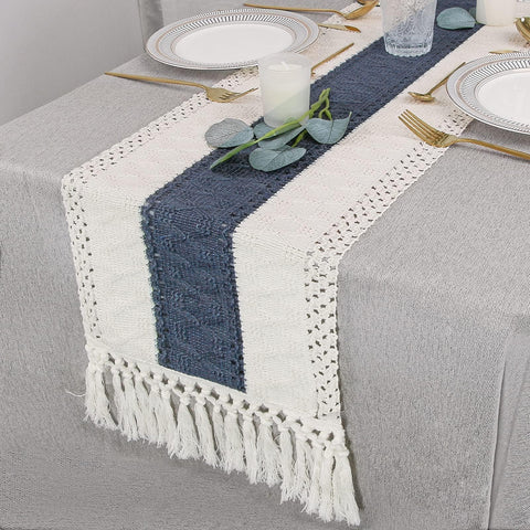 Uso versátil del camino de mesa FEXIA en salón y decoraciones