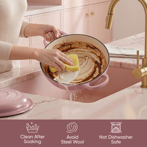 Braiser interior esmaltado Fijinhom rosa, cocción homogénea y retención de calor.