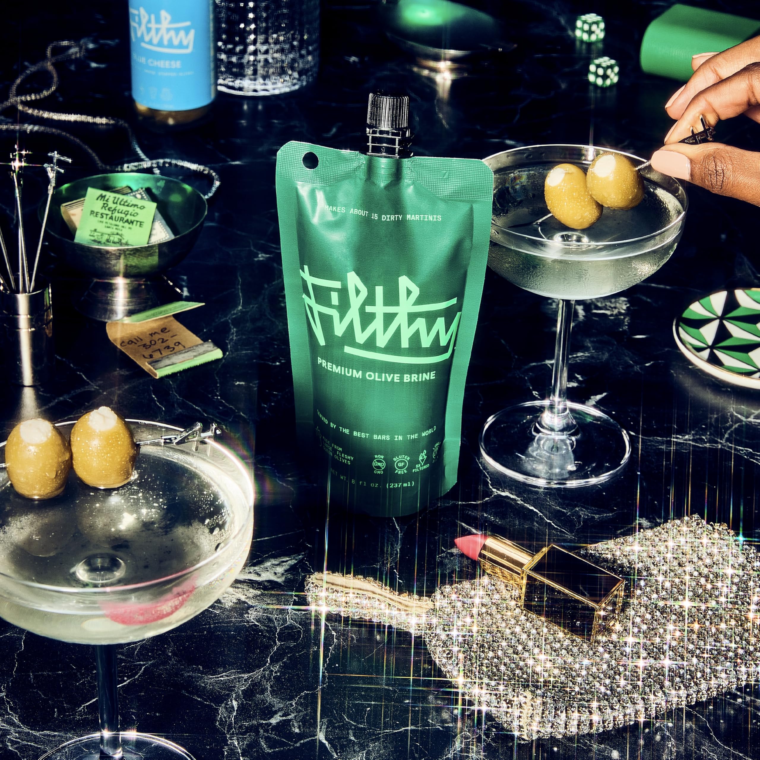 Filthy Martini Kit: olivas rellenas de pimiento para martinis de sabor intenso.