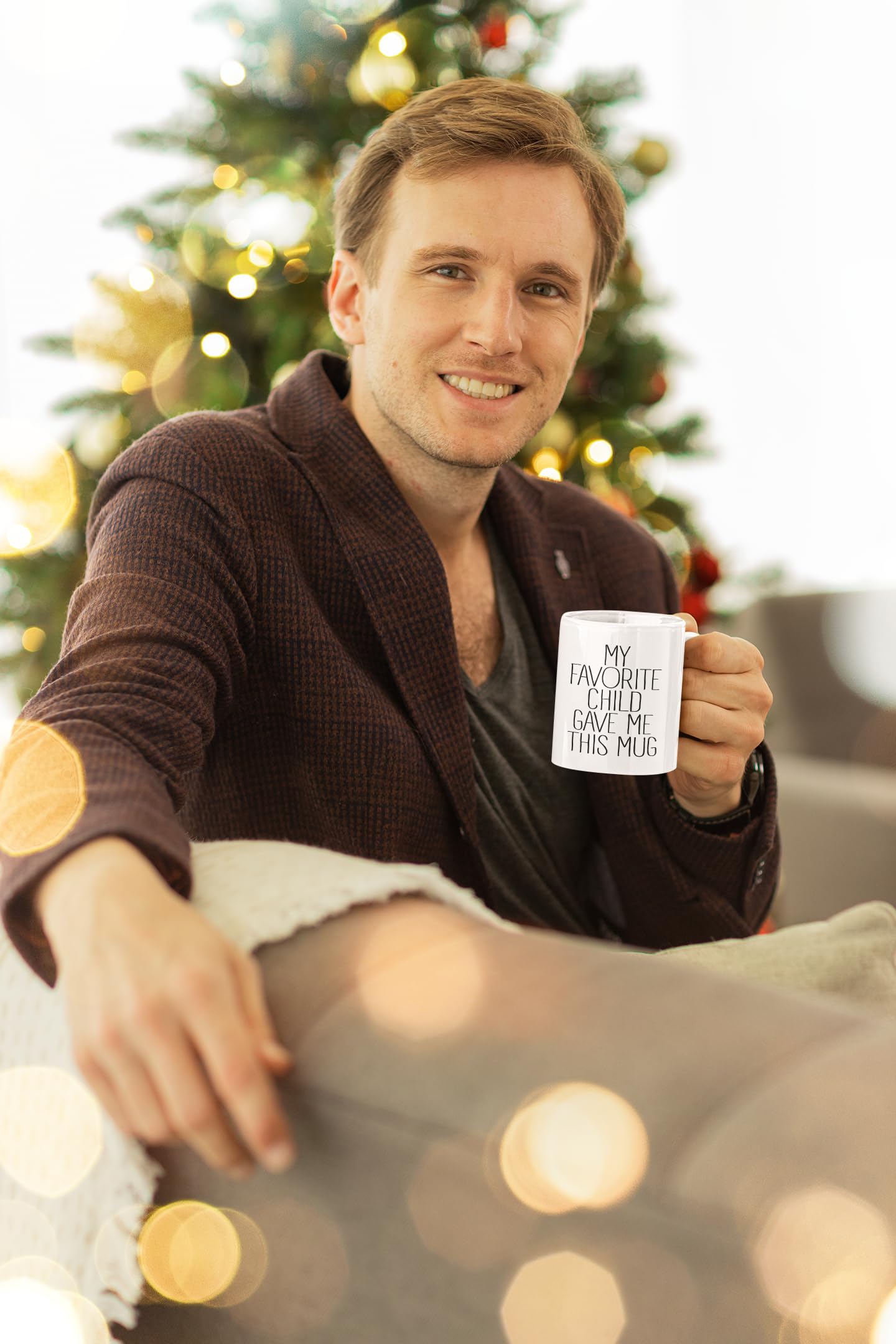 Taza Find Funny Gift Ideas envuelta para regalo festivo