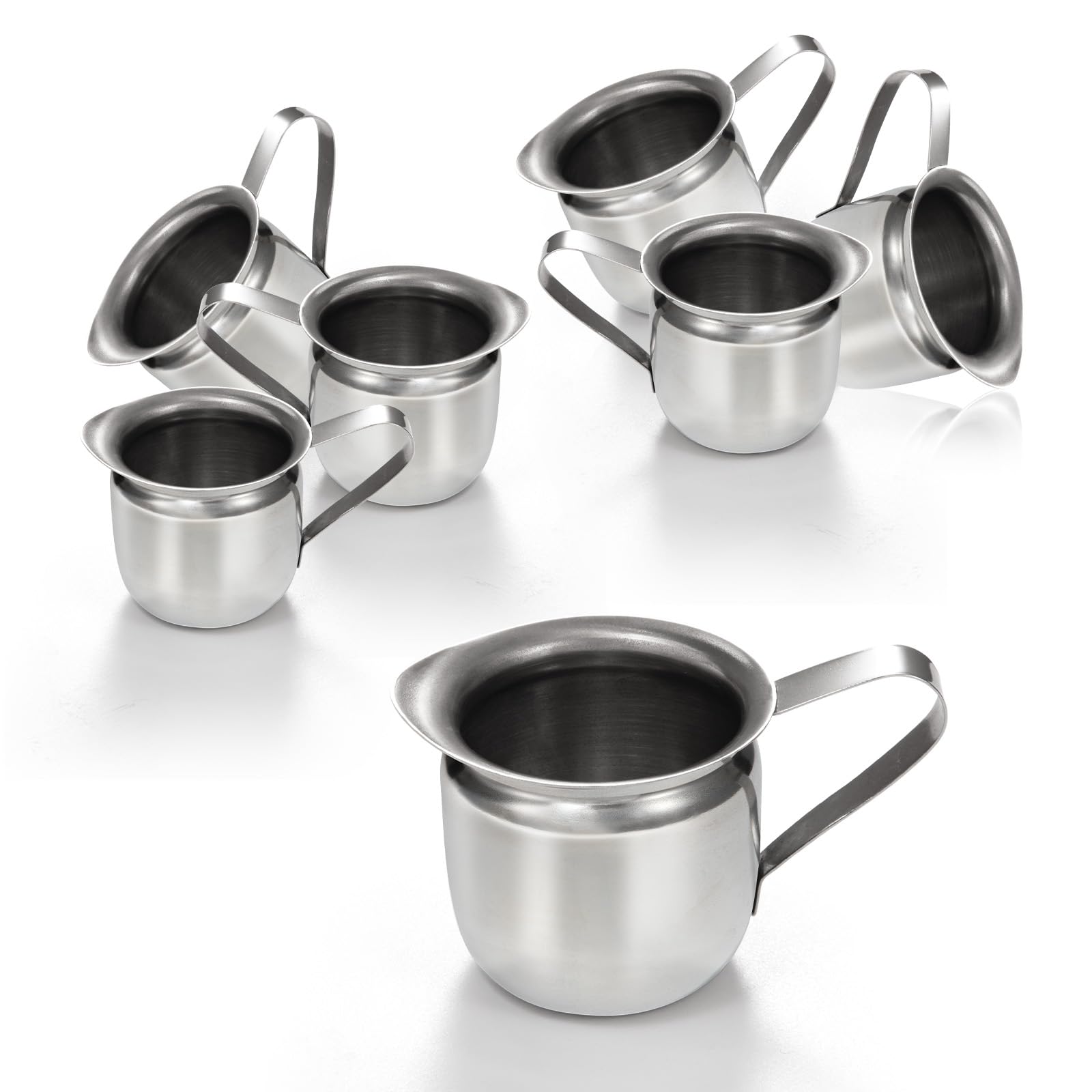 Conjunto de seis cremeras Bell de acero inoxidable para servir leche con elegancia.
