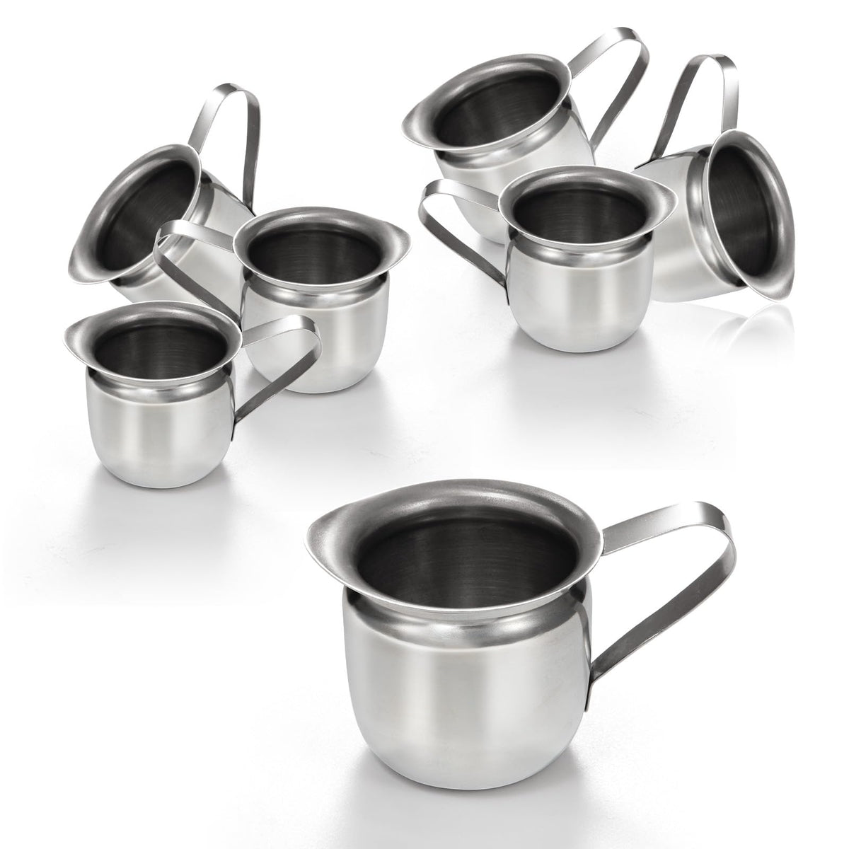 Conjunto de seis cremeras Bell de acero inoxidable para servir leche con elegancia.