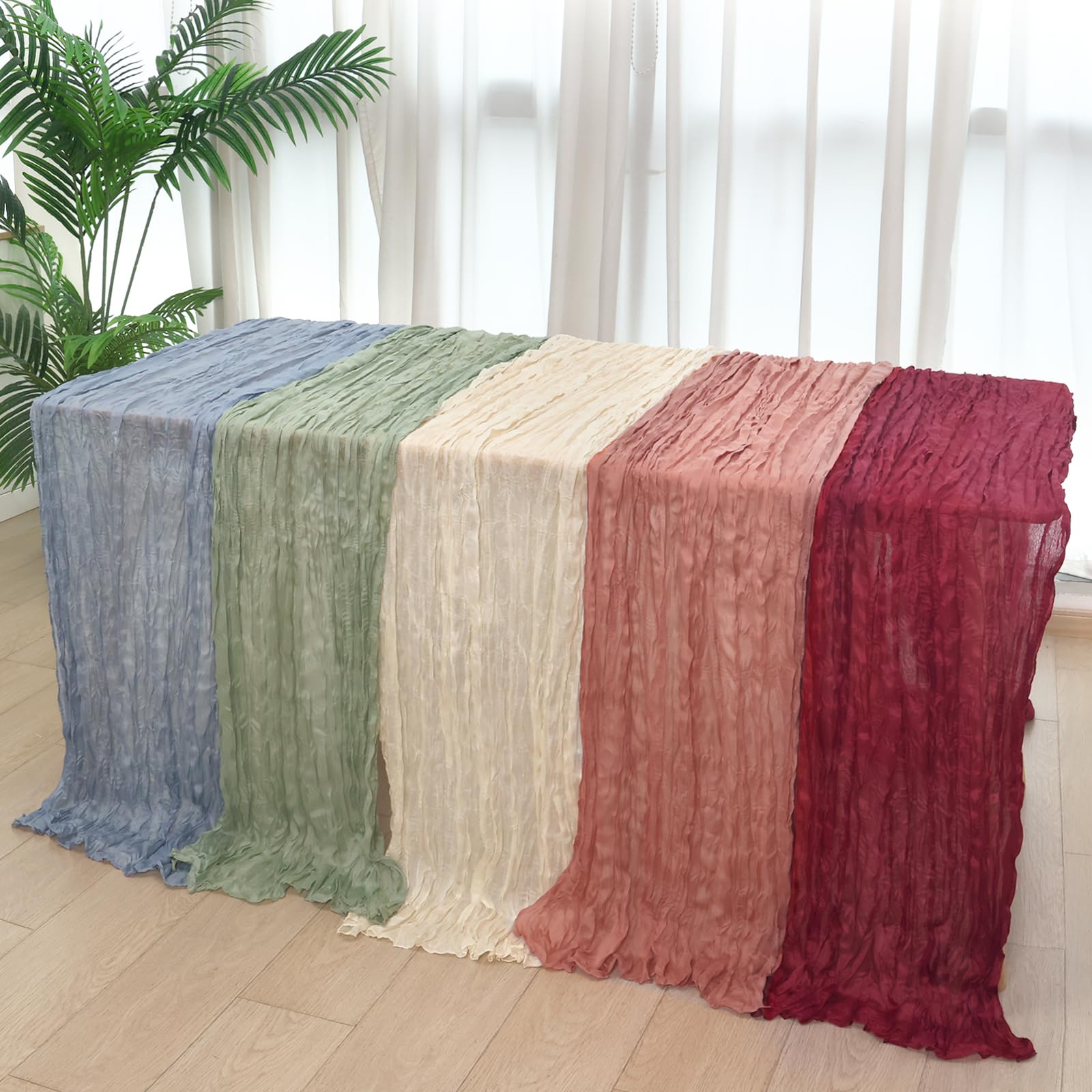 Fixwal camino de mesa gasa verde salvia aporta ambiente bohemio moderno.