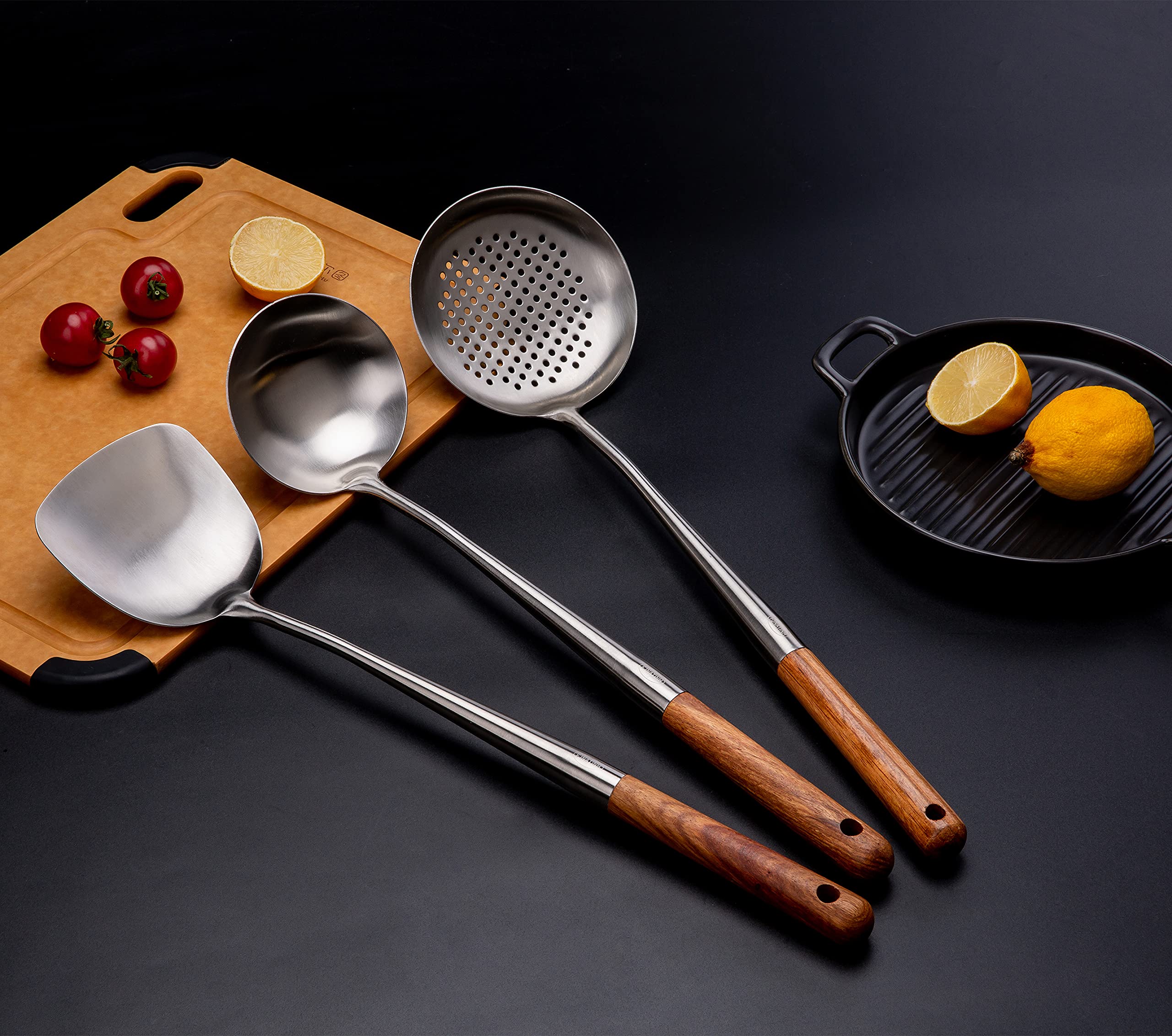 Cucharón-wok FJNATINH de 17 pulgadas para servir caldos fácilmente.
