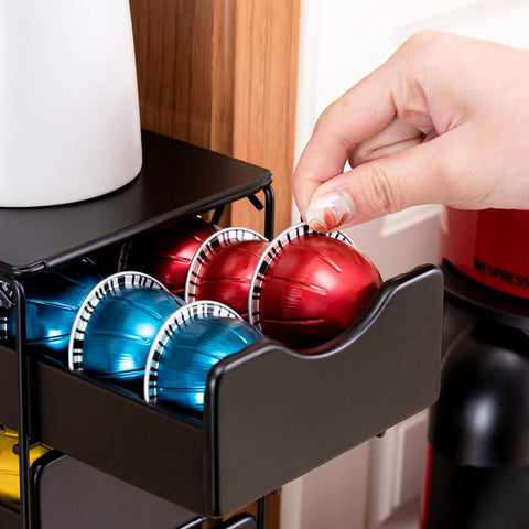 Superficie superior ideal para tazas y pequeños accesorios.