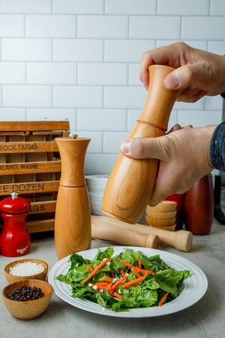 Fletchers Mill Border Grill: mecanismo de bloqueo para limpieza y recarga fáciles.