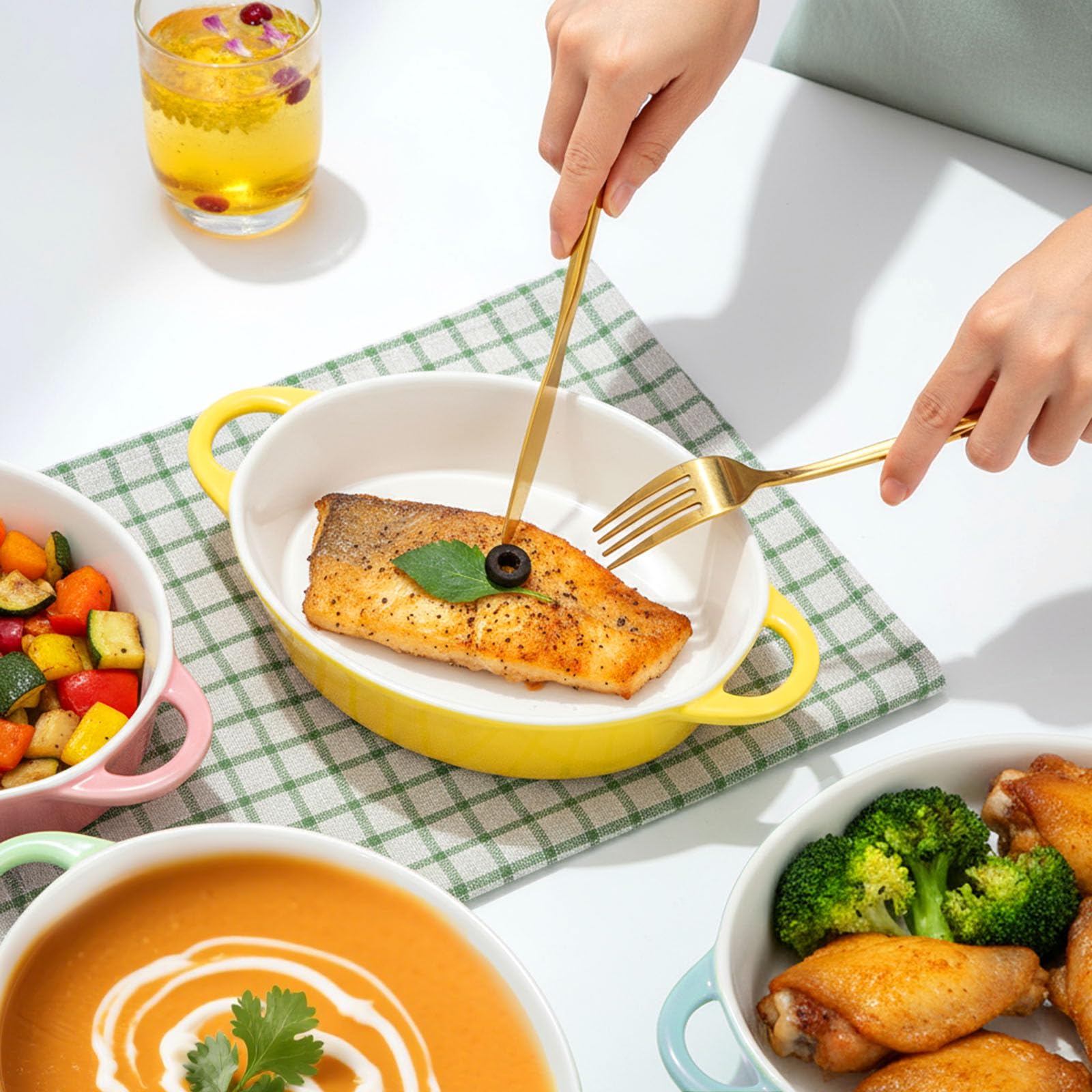 Cazuela ovalada colorida Foraineam añade estilo a mesa y cocina