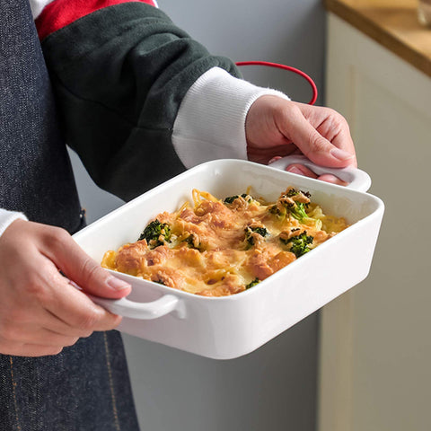 Foraineam uso versátil para hornear, servir y recalentar comidas; compatible con múltiples recetas.