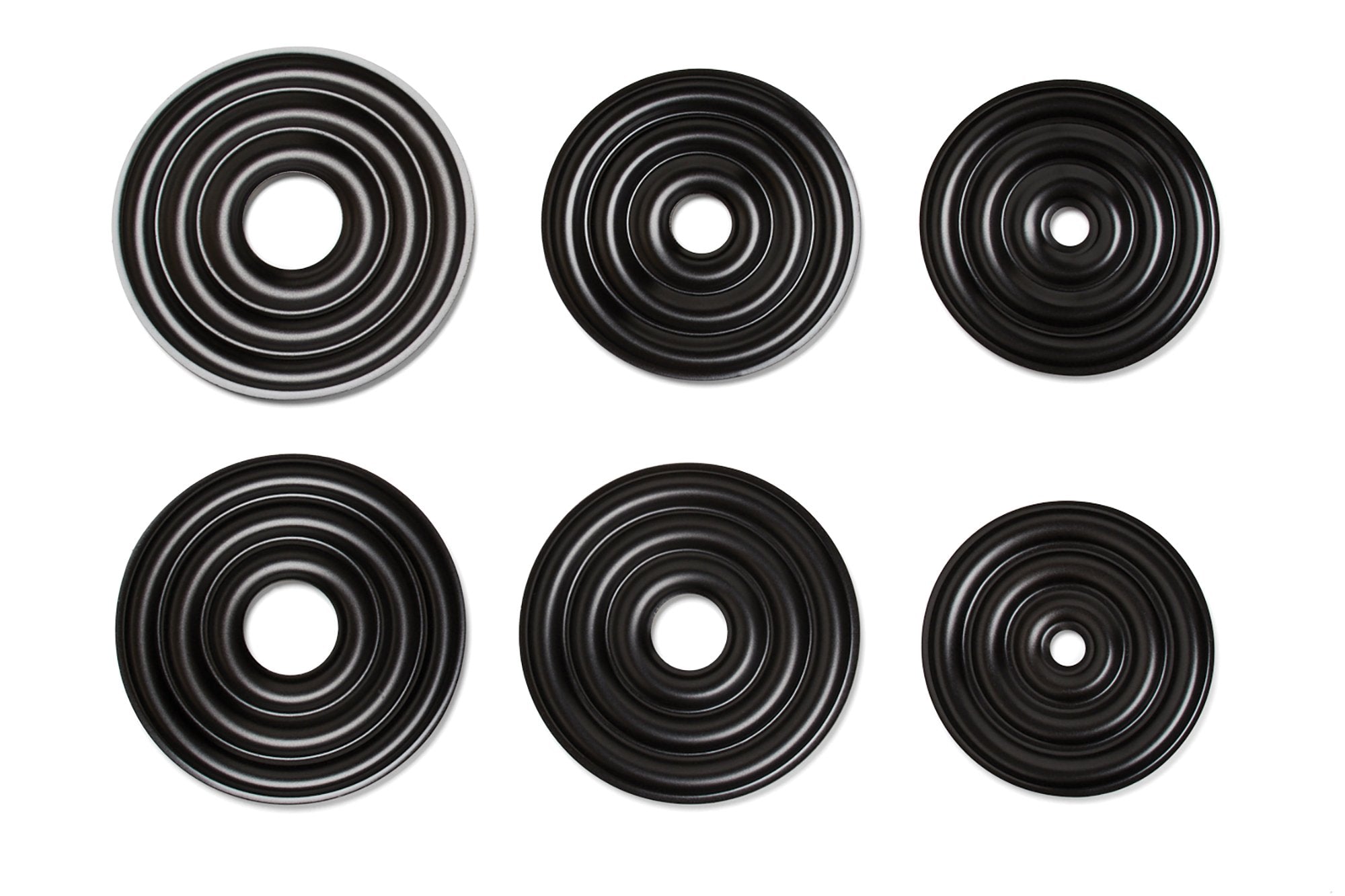 Fox Run cake-rings-apilables facilitan el montaje estable de las capas.