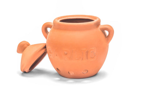 Fox Run Porta Ajos Terracota Rojo, detalle de asa en forma de ajo para realzar el estilo.