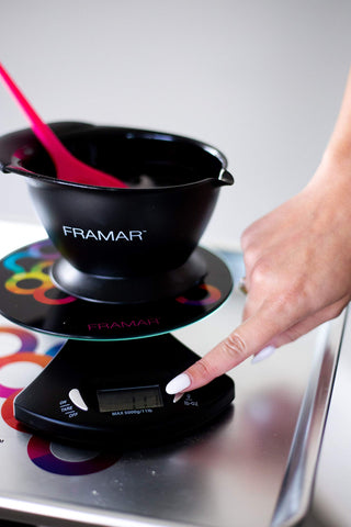 FRAMAR Escala con batería AAA integrada y apagado automático para ahorro.