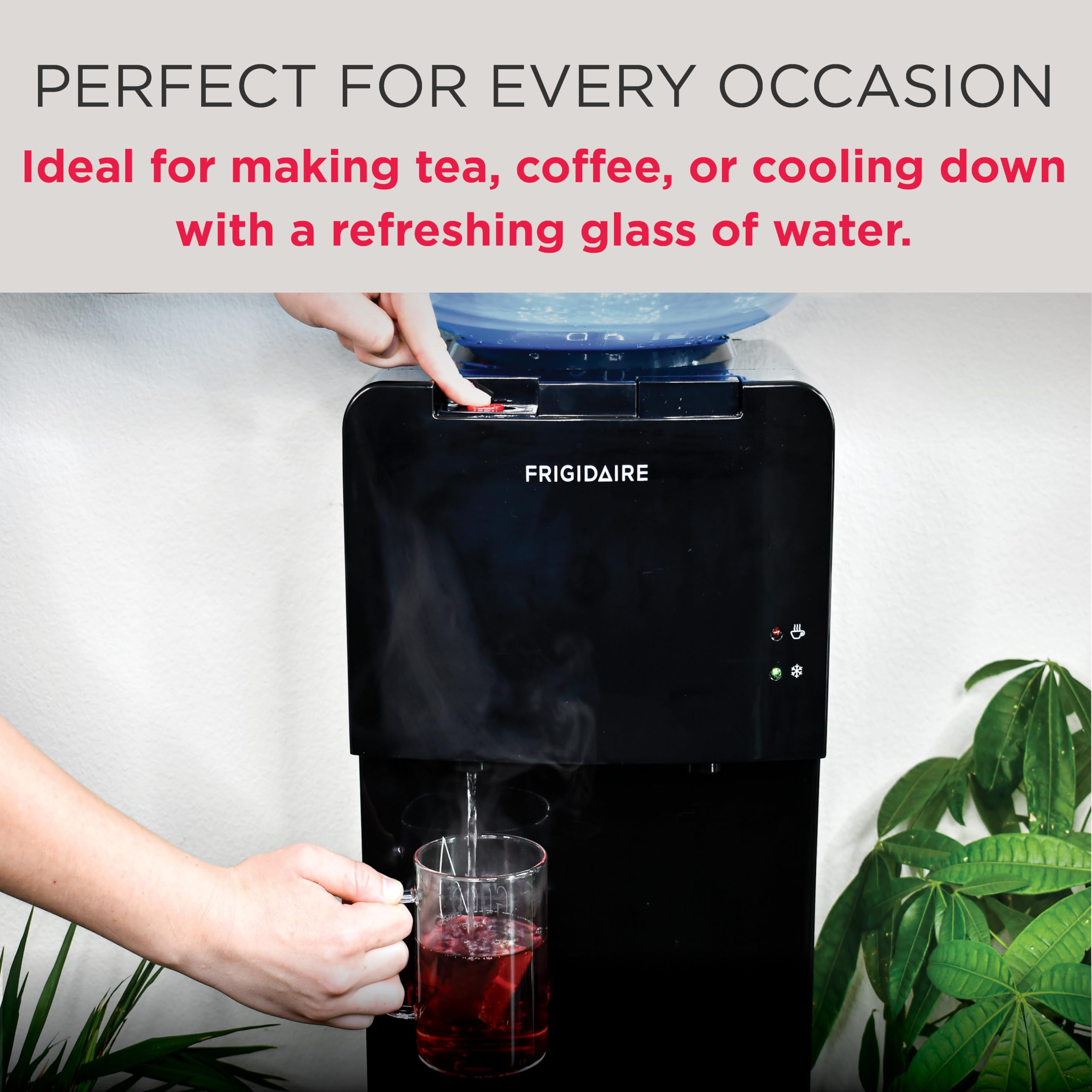 Frigidaire EFWC498, indicadores de enfriamiento y calentamiento para control sencillo.