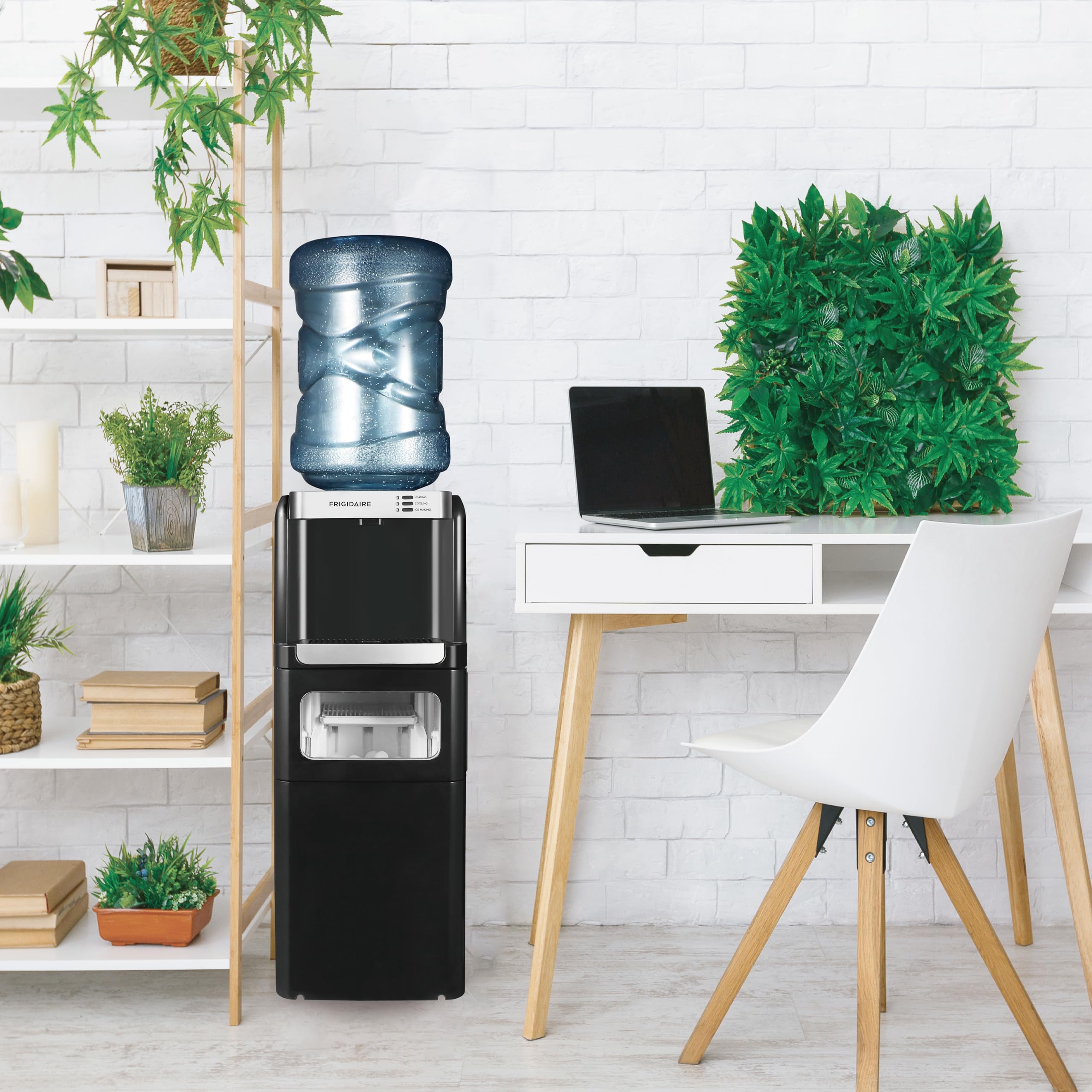 Frigidaire hielo bala muestra capacidad para bebidas y reuniones