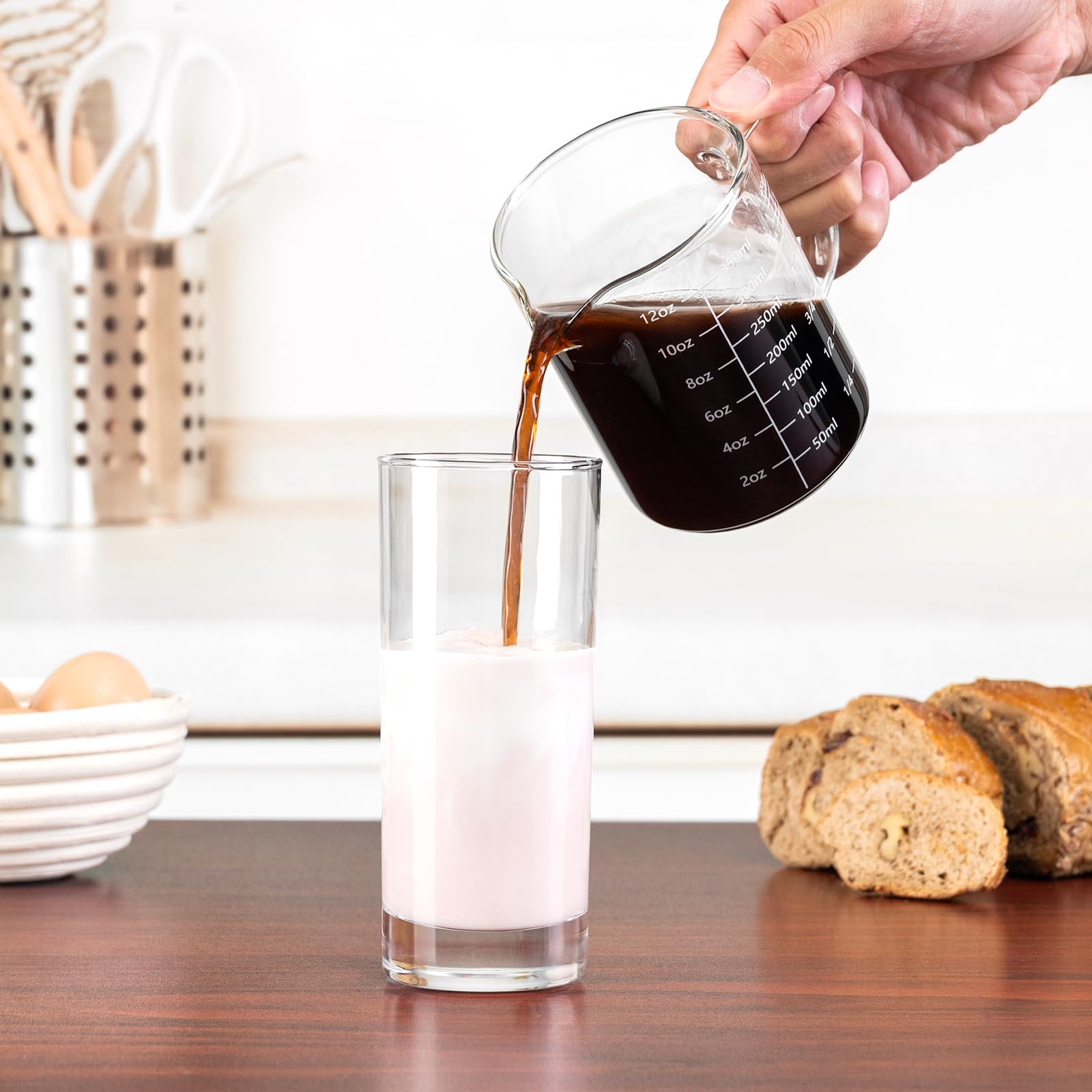 FrutPunch: taza medidora apta para microondas y refrigeración gracias a su vidrio borosilicato.